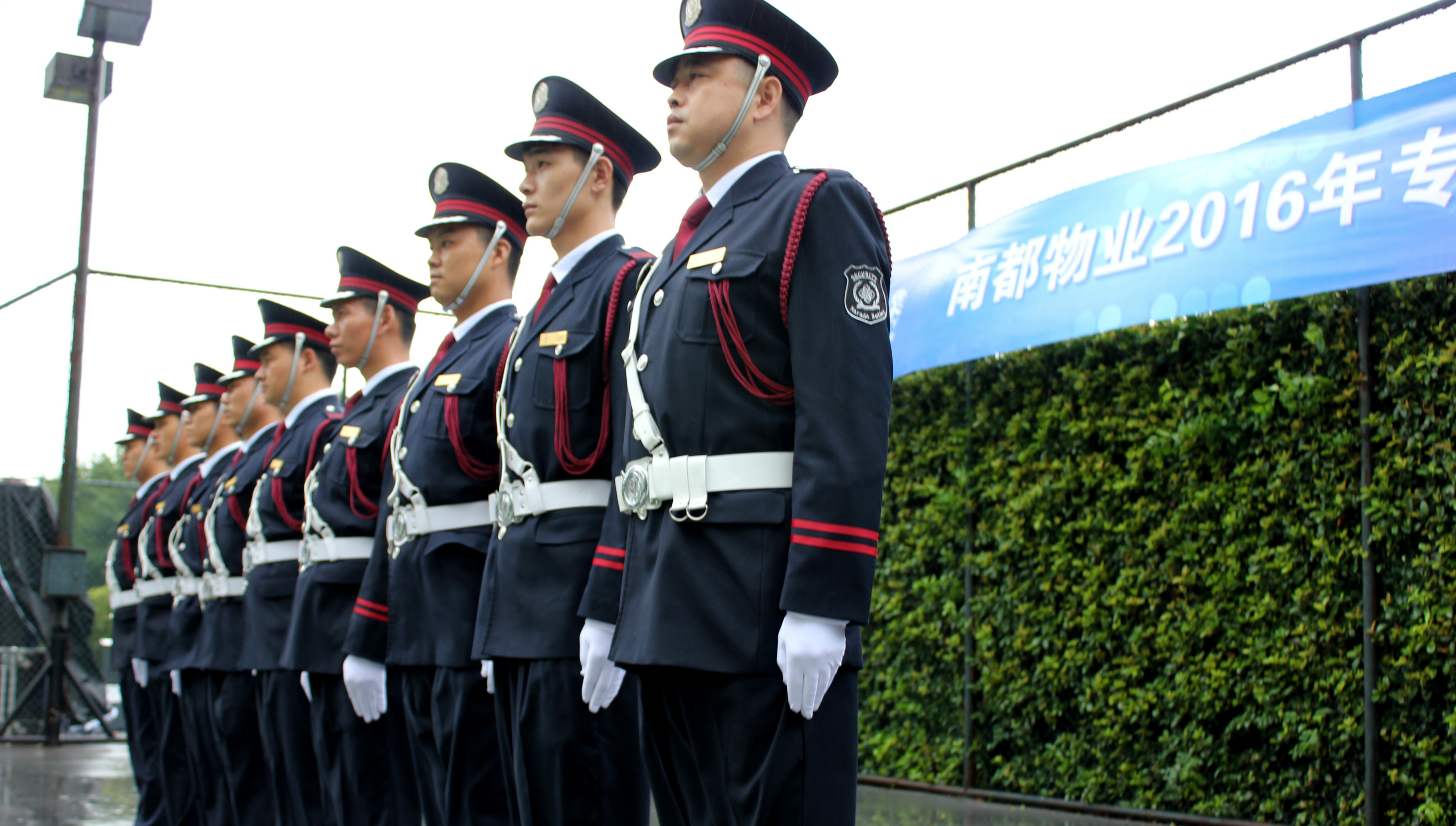 风雨中显身手，为国庆献礼